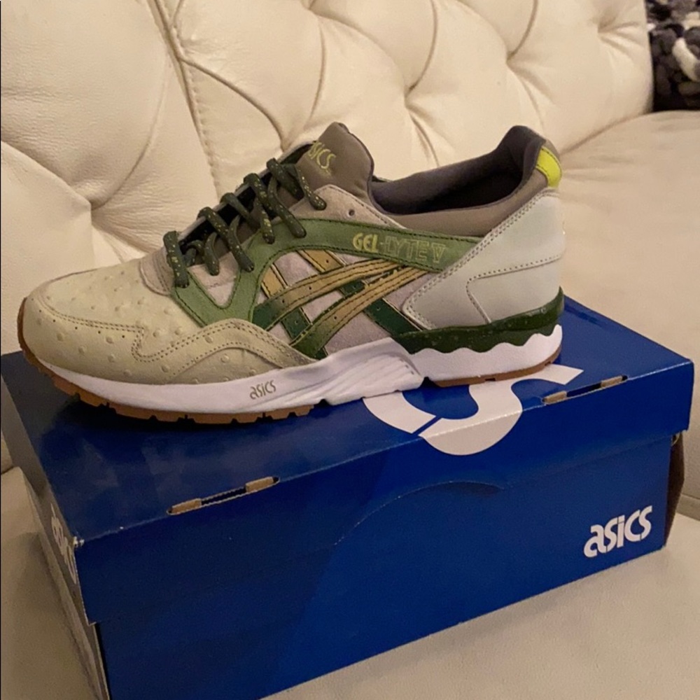 Asics Gel-Lyte V size 8 mens sand/cactus green
